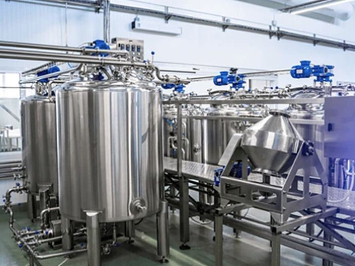 Stainless process tanks in a food and beverage plant