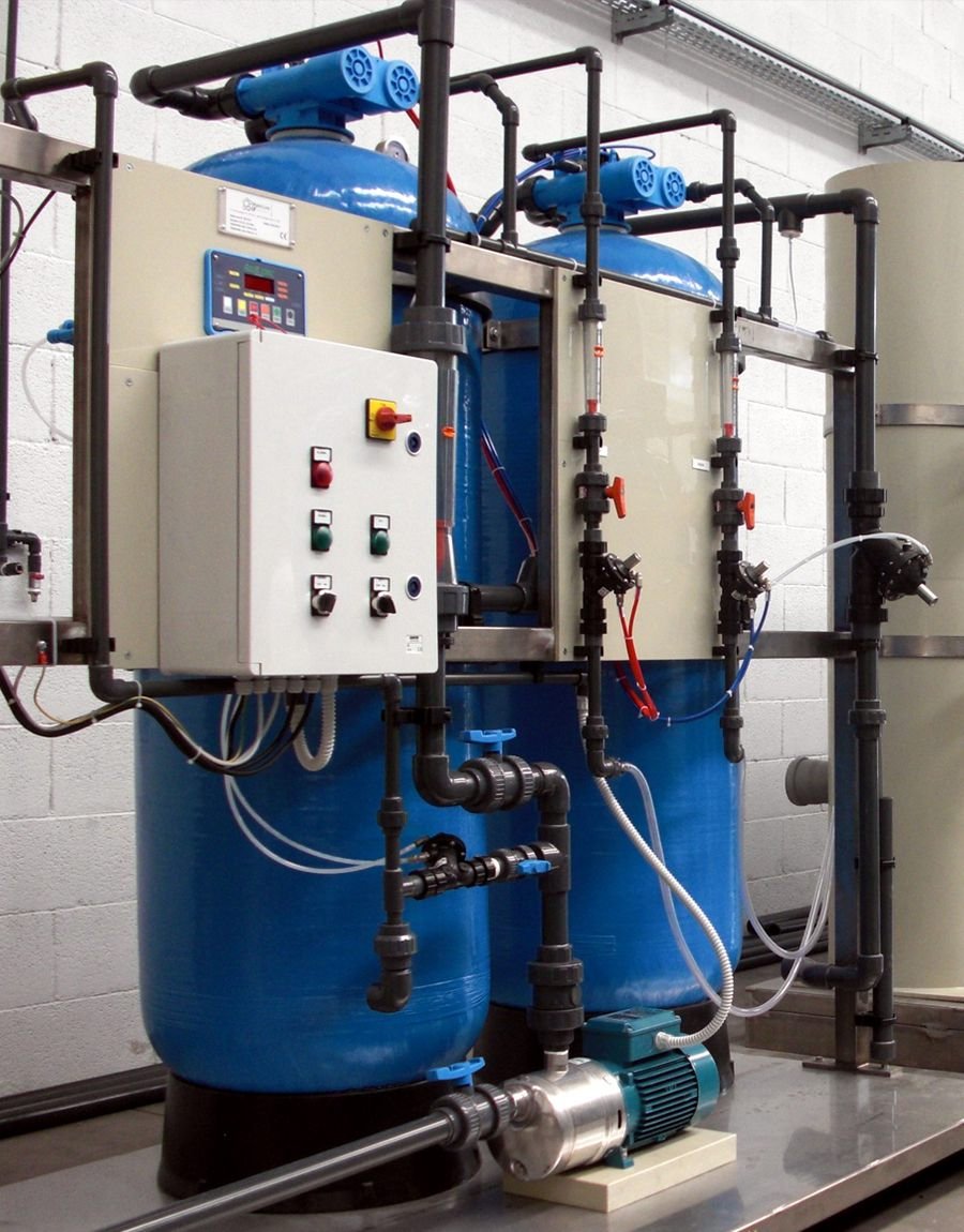 Filtration vessel and control panel in an Ion Agua treatment plant
